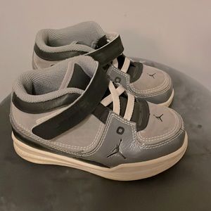 Jordan sneakers boys 8 grey, black and white